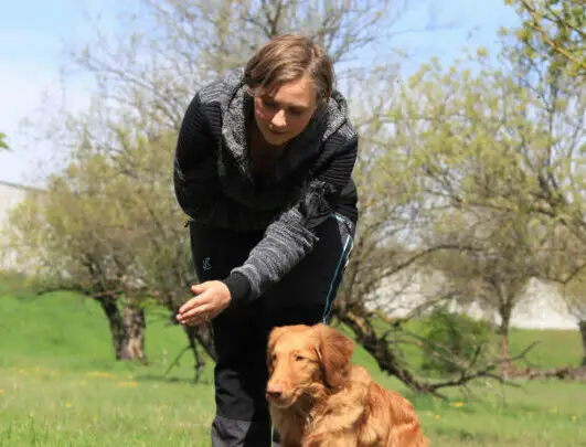 „Franziska-Voelkl – Hundetrainerin im Hundezentrum ASKOM Bad Tölz“